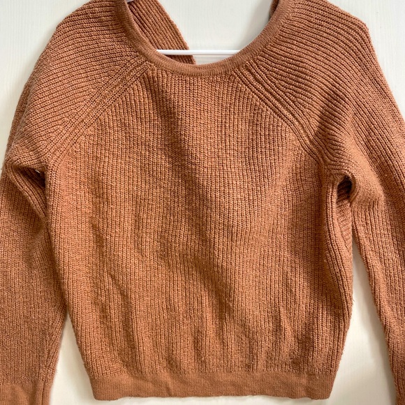 Sweater with knotted/bow back - Picture 1 of 2